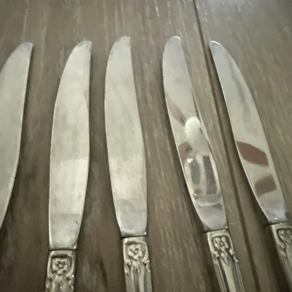 8 Dinner Knives Oneida Distinction Deluxe HH Kennett‎ Square Flatware